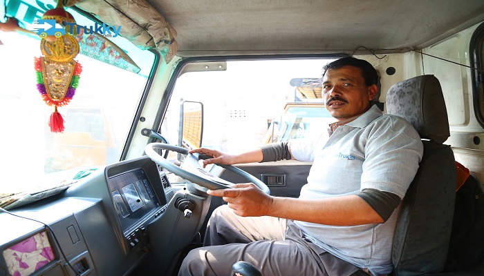 Mumbai to Ahmedabad Truck Transporter